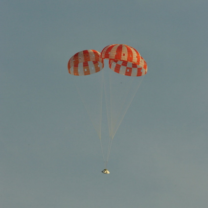 Orion spacecraft parachute test