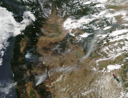 Satellite image of western U.S. wildfires