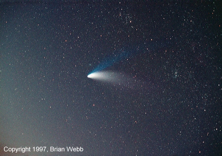 Photo of Comet Hale-Bopp taken from the California desert